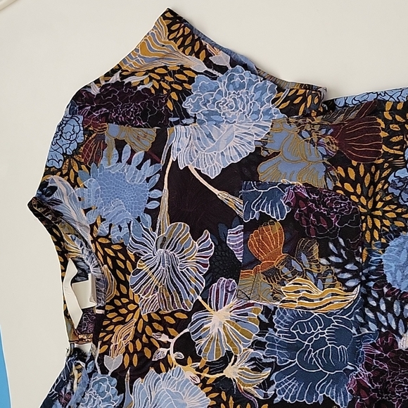 H&M Floral Print Top - Picture 3 of 5